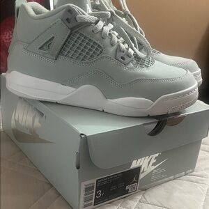 Nike Kids Sneakers in Light Gray and White